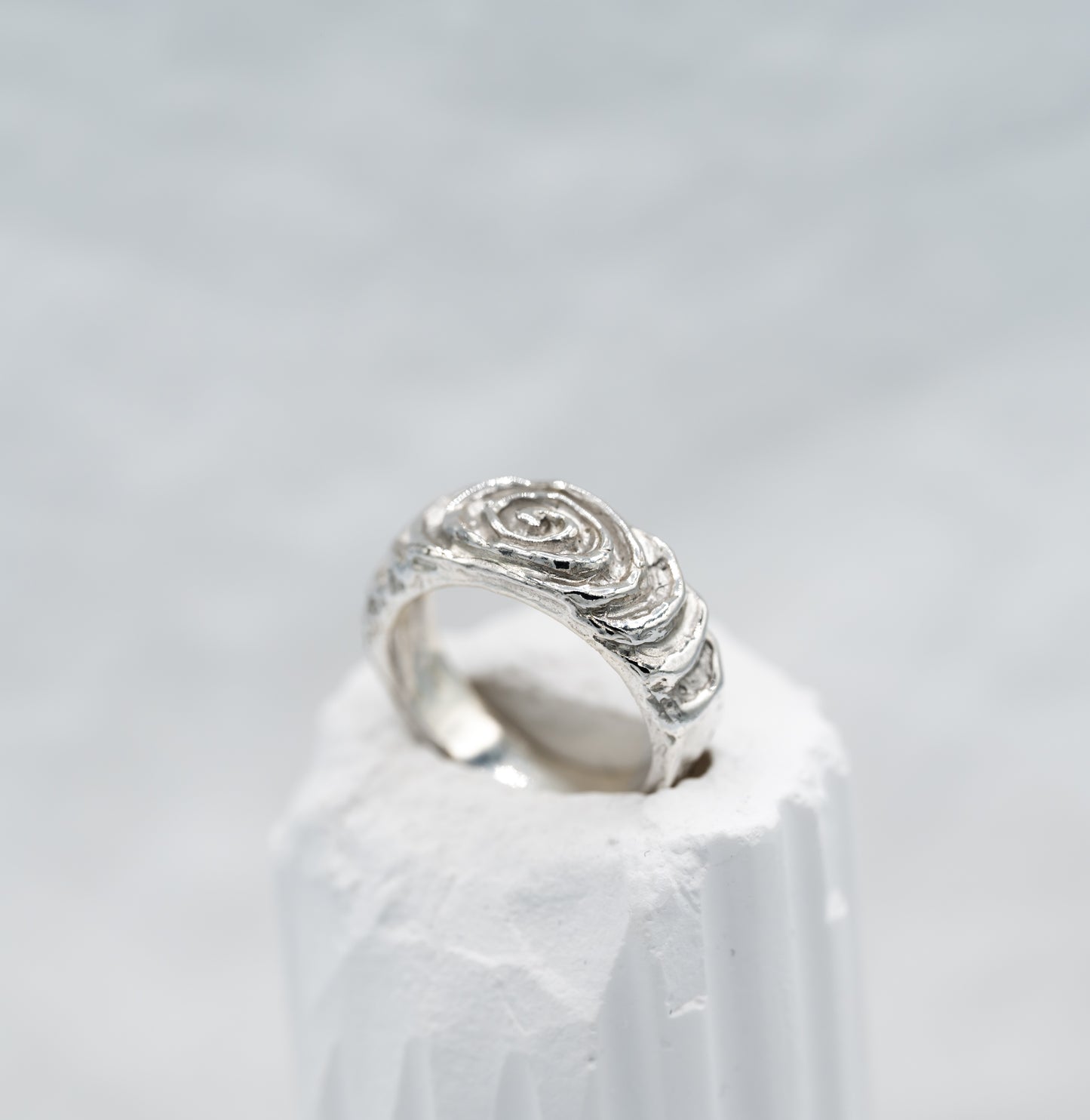 Illusion signature signet ring