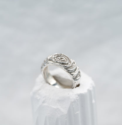 Illusion signature signet ring