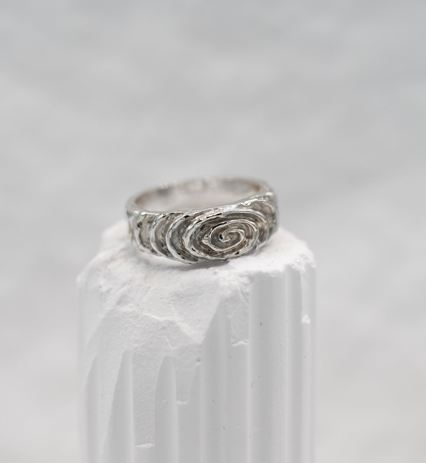 Illusion signature signet ring