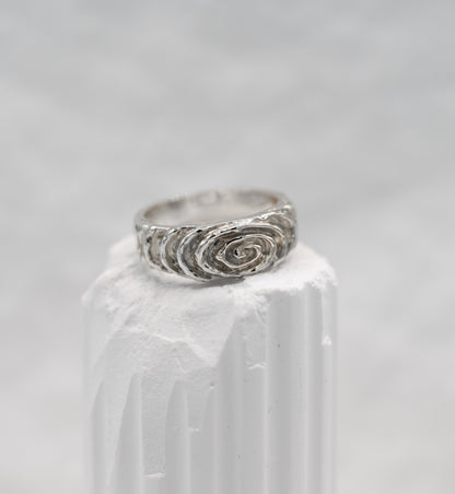 Illusion signature signet ring