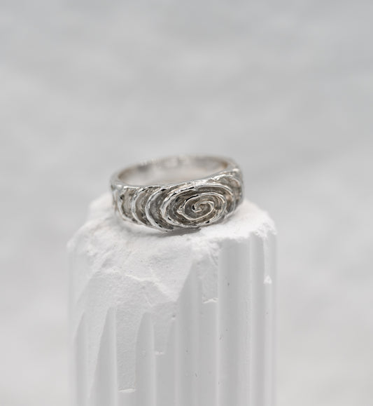 Illusion signature signet ring