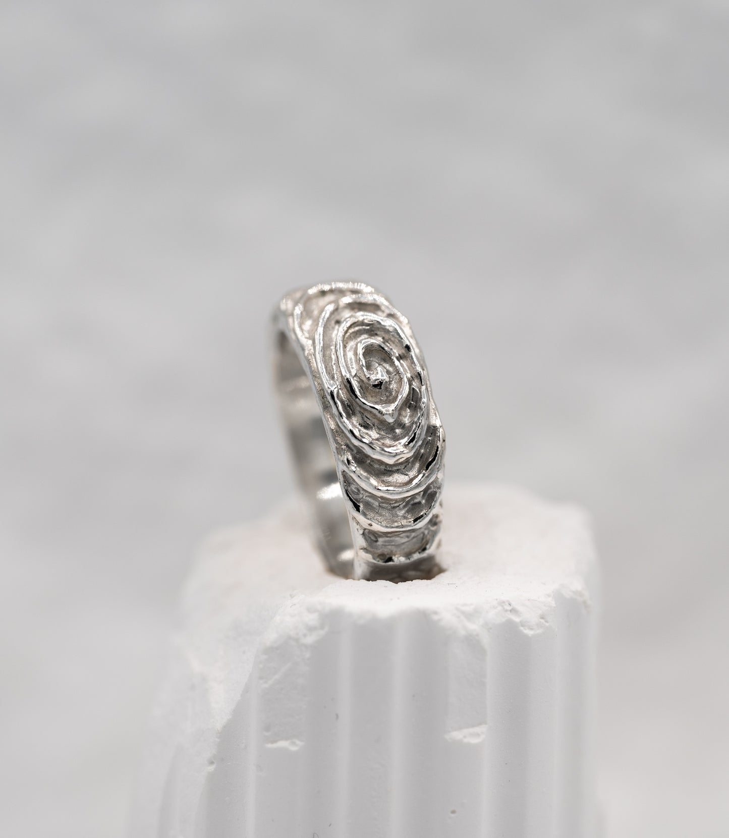 Illusion signature signet ring