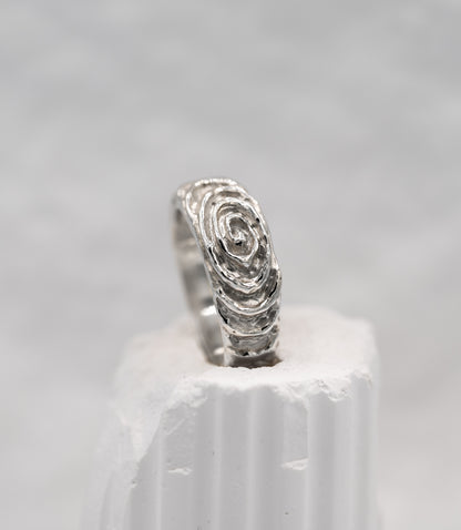 Illusion signature signet ring