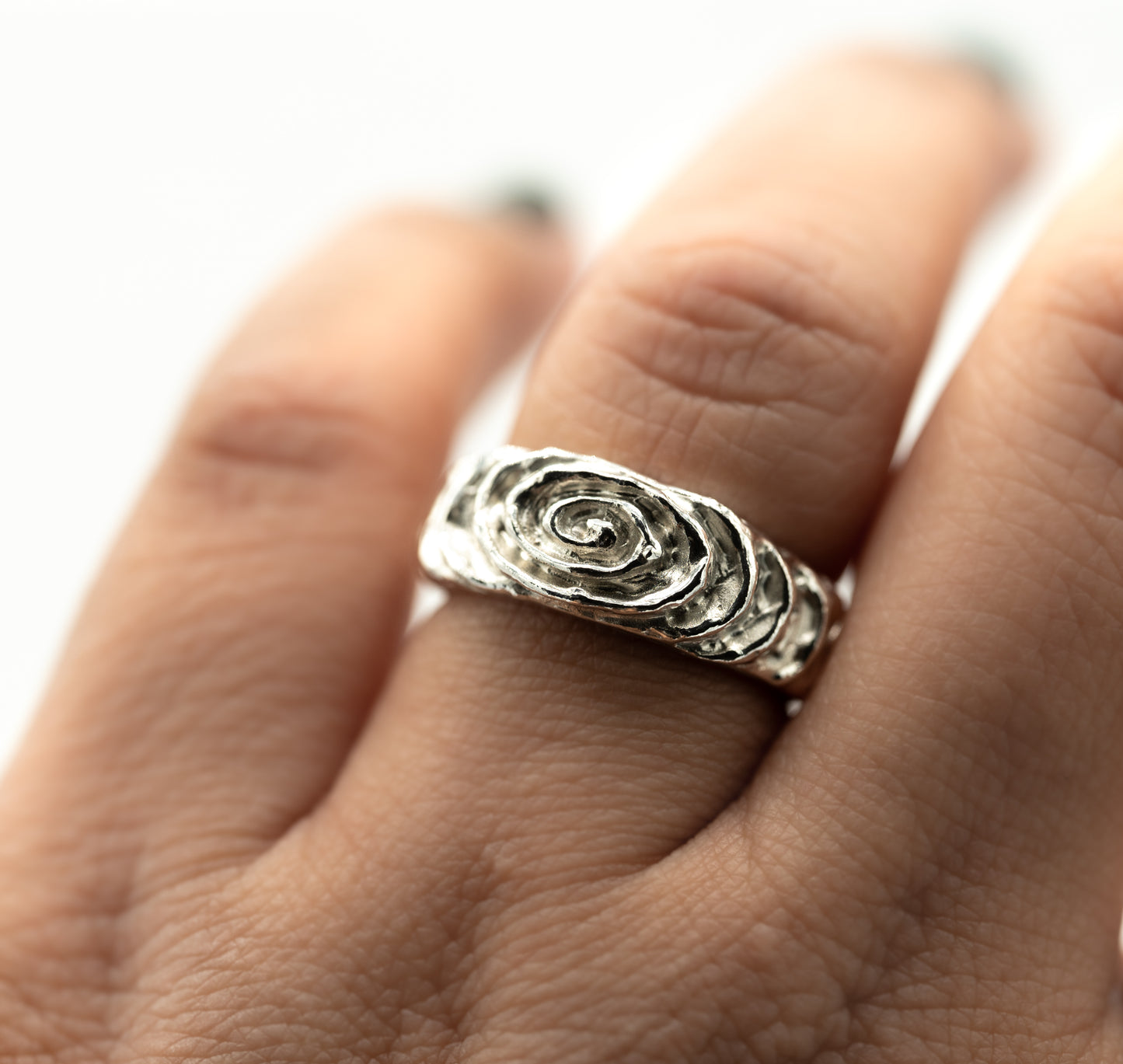 Illusion signature signet ring