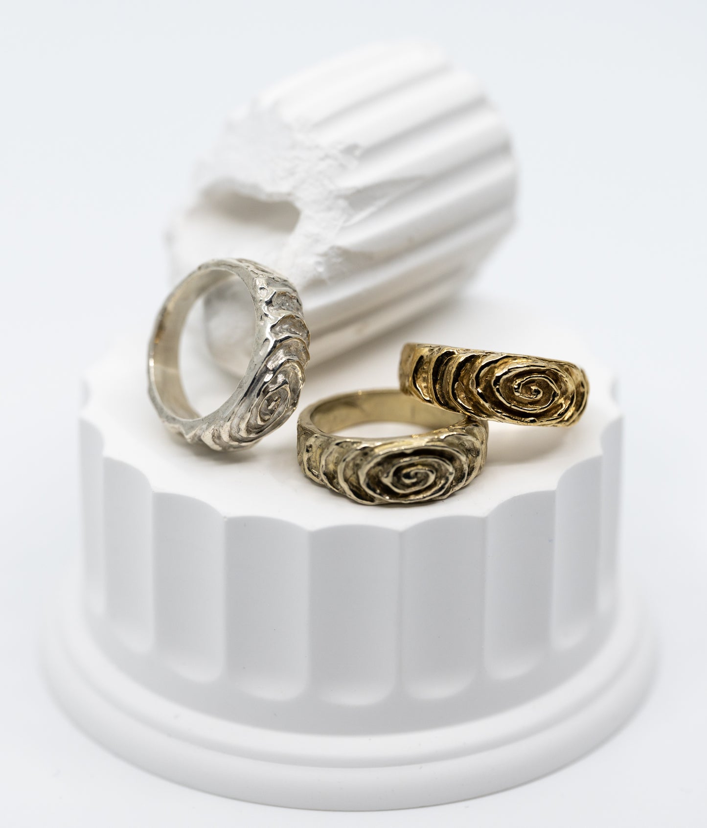 Illusion signature signet ring