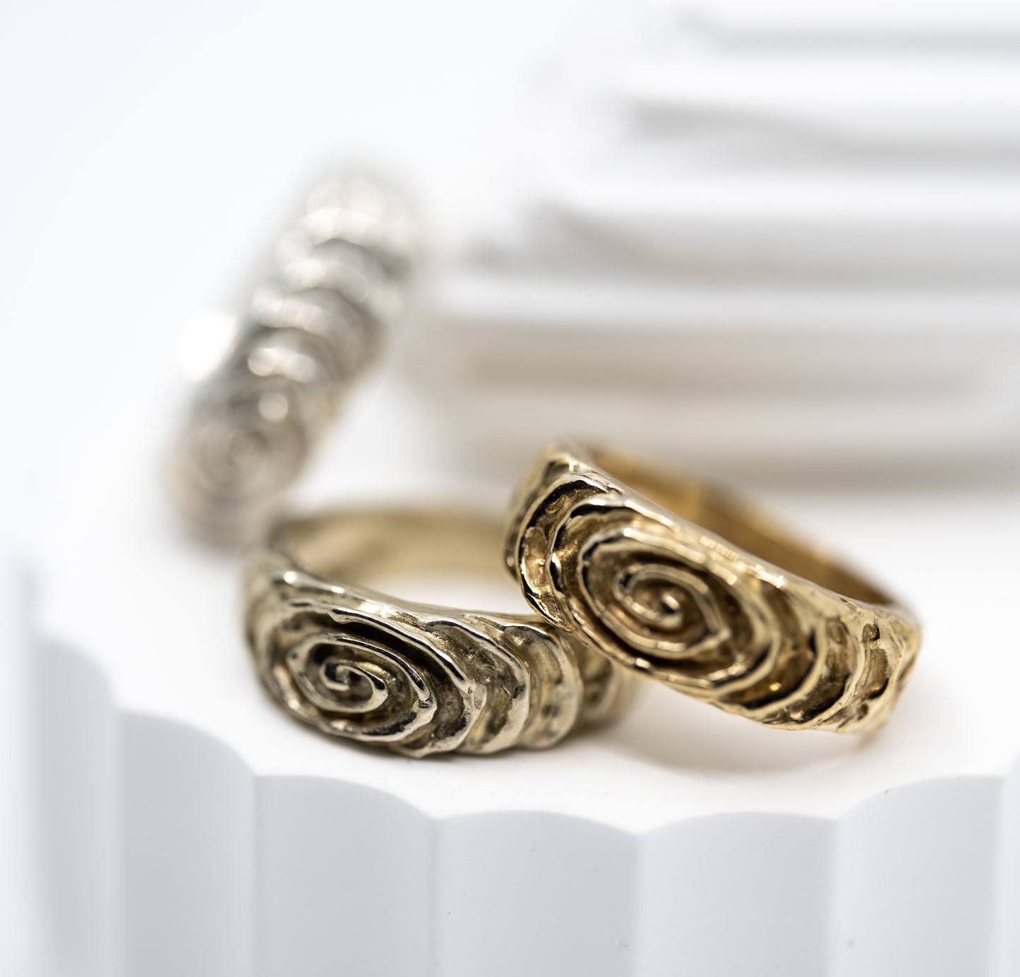 Illusion signature signet ring