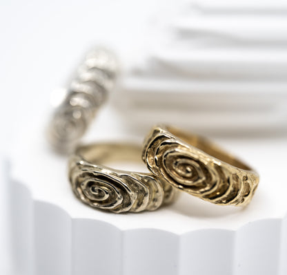 Illusion signature signet ring