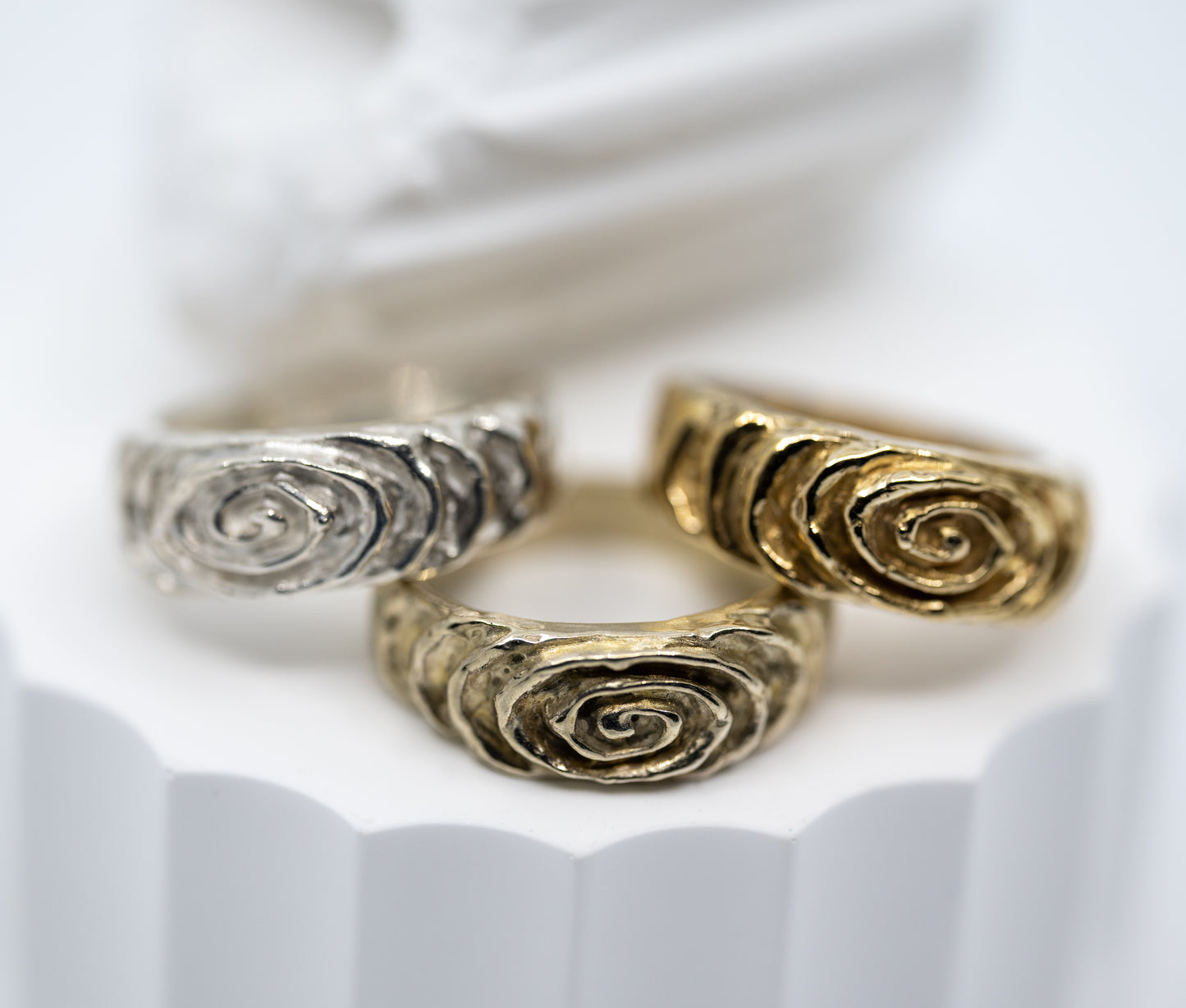 Illusion signature signet ring